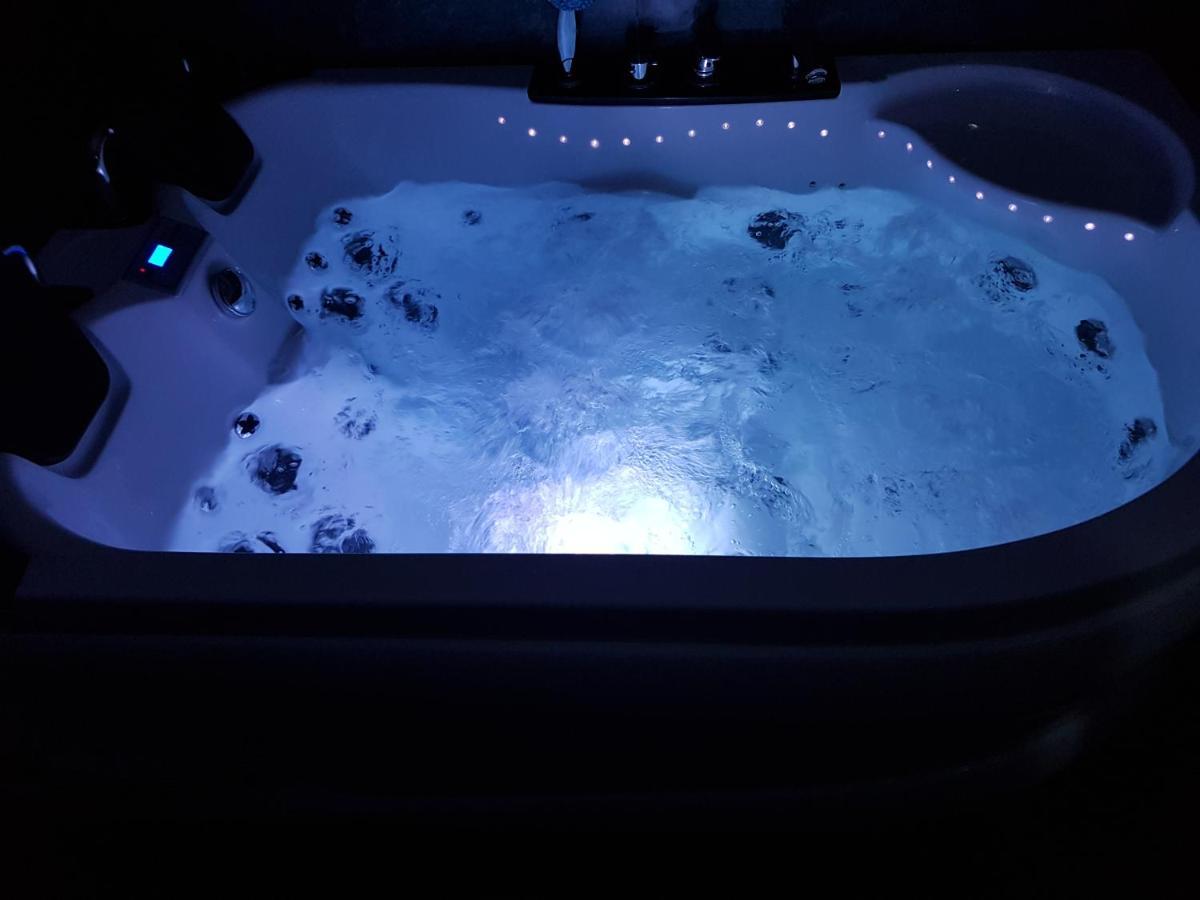 Lights Spa National Arena Mega Mall Monza Bukarest Kültér fotó